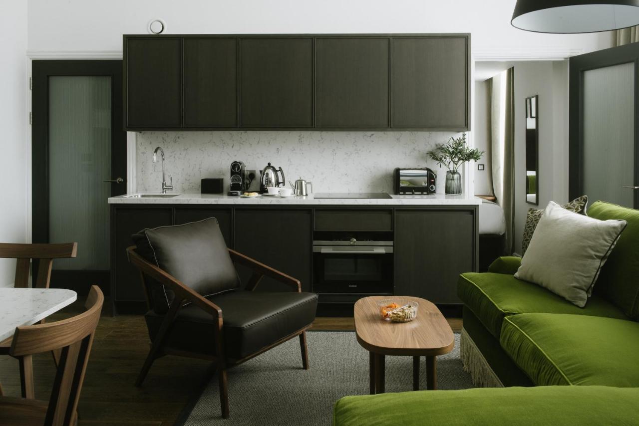 Cheval The Edinburgh Grandアパートホテル エクステリア 写真 A kitchen in a serviced apartment in London